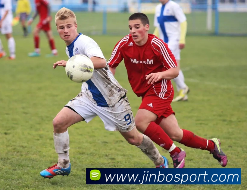 欧文随队出征三连客投篮训练后坚持个人训练展现职业精神